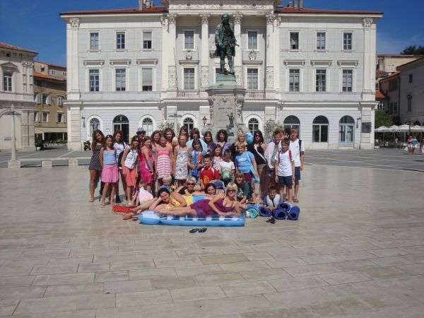 Dekliški cerkveni pevski zbor v Piranu